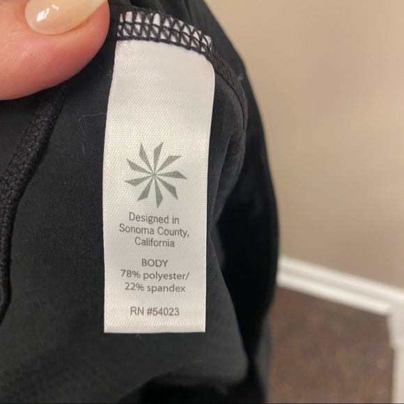 Athleta black stretchy running cropped capris - Picture 6 of 7